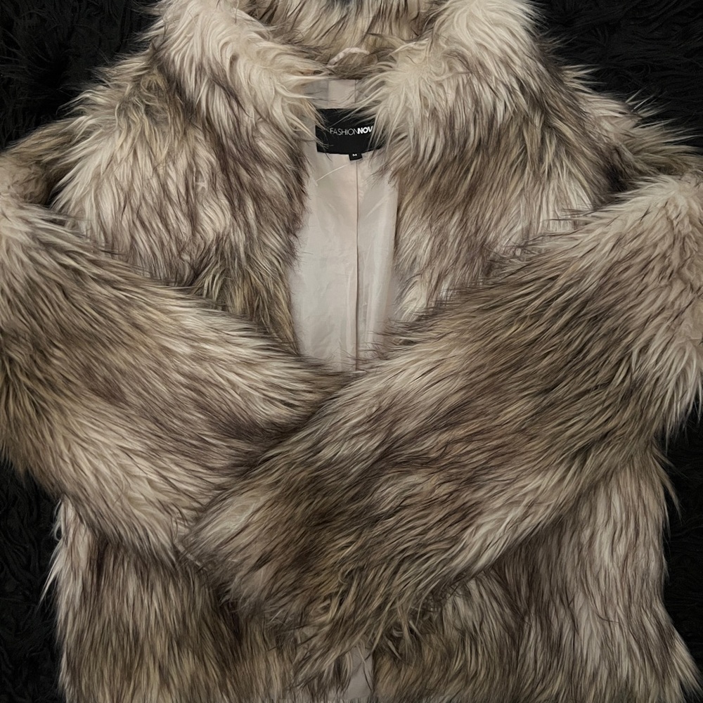 Fashion Nova - Faux fur coat